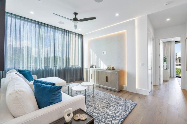 130 NE Wavecrest Way, Boca Raton, FL 33432