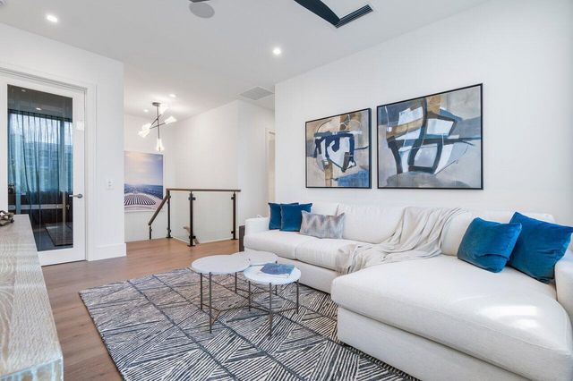 130 NE Wavecrest Way, Boca Raton, FL 33432