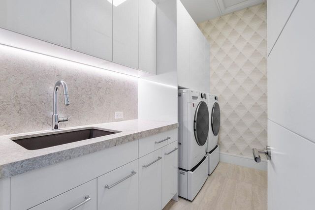 130 NE Wavecrest Way, Boca Raton, FL 33432