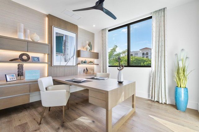 130 NE Wavecrest Way, Boca Raton, FL 33432