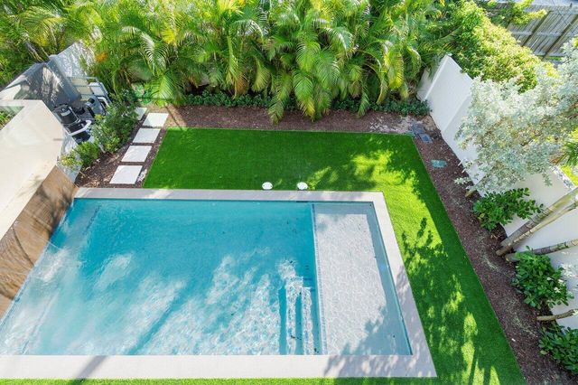 130 NE Wavecrest Way, Boca Raton, FL 33432