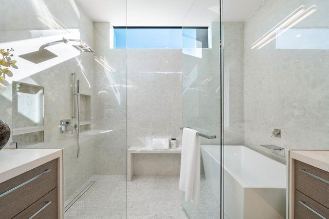 130 NE Wavecrest Way, Boca Raton, FL 33432