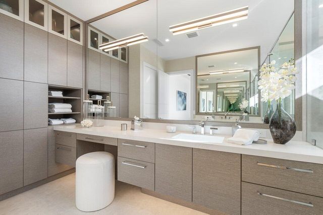 130 NE Wavecrest Way, Boca Raton, FL 33432