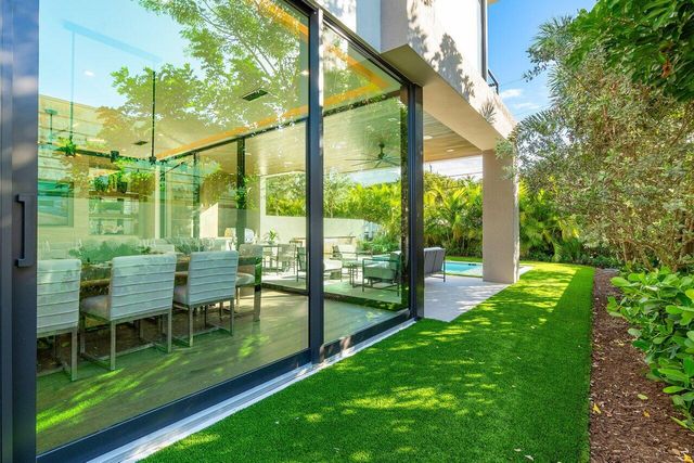 130 NE Wavecrest Way, Boca Raton, FL 33432