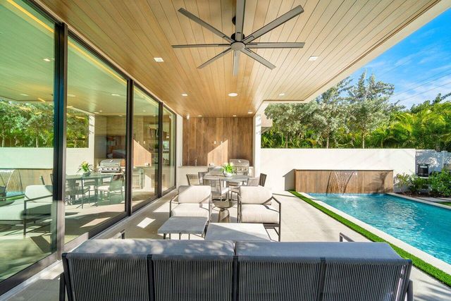 130 NE Wavecrest Way, Boca Raton, FL 33432