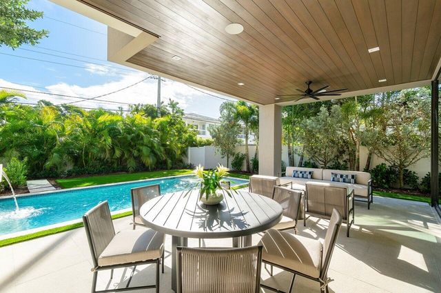 130 NE Wavecrest Way, Boca Raton, FL 33432