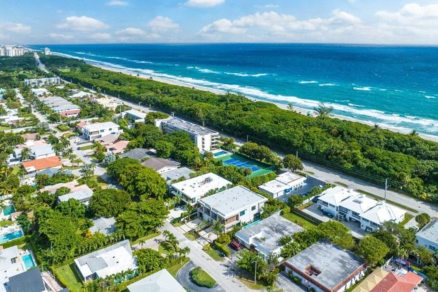 130 NE Wavecrest Way, Boca Raton, FL 33432