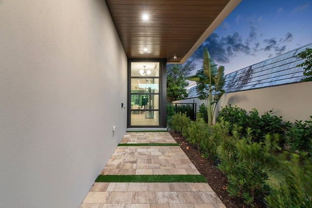 130 NE Wavecrest Way, Boca Raton, FL 33432