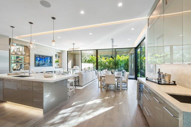 130 NE Wavecrest Way, Boca Raton, FL 33432