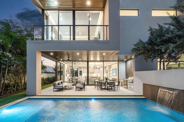 130 NE Wavecrest Way, Boca Raton, FL 33432