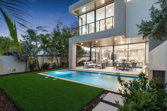 130 NE Wavecrest Way, Boca Raton, FL 33432