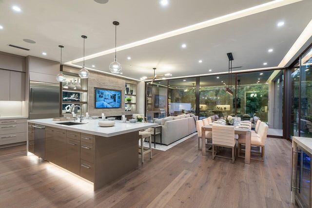 130 NE Wavecrest Way, Boca Raton, FL 33432