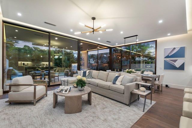 130 NE Wavecrest Way, Boca Raton, FL 33432