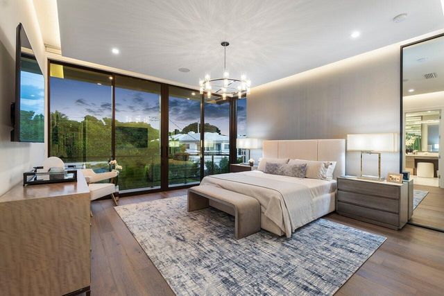 130 NE Wavecrest Way, Boca Raton, FL 33432