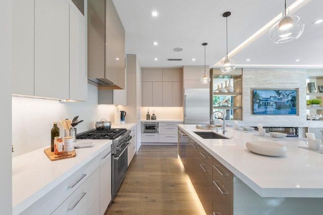 130 NE Wavecrest Way, Boca Raton, FL 33432