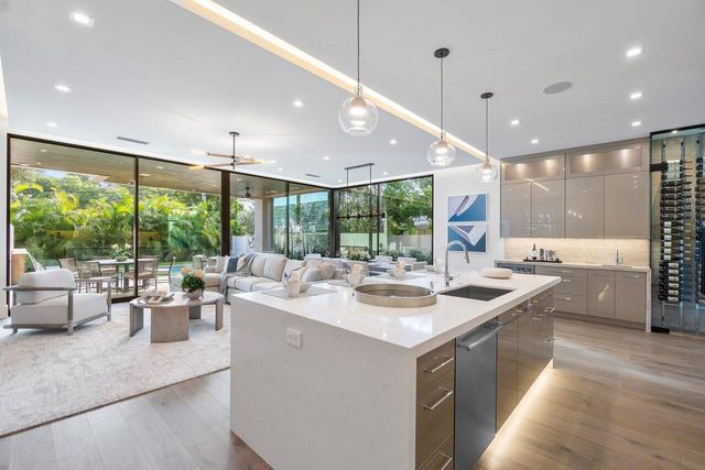 130 NE Wavecrest Way, Boca Raton, FL 33432