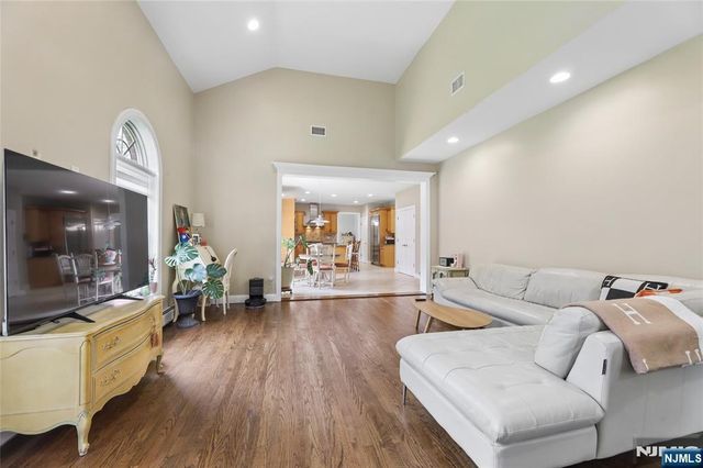 4 Leoson Parkway, Old Tappan, NJ 07675