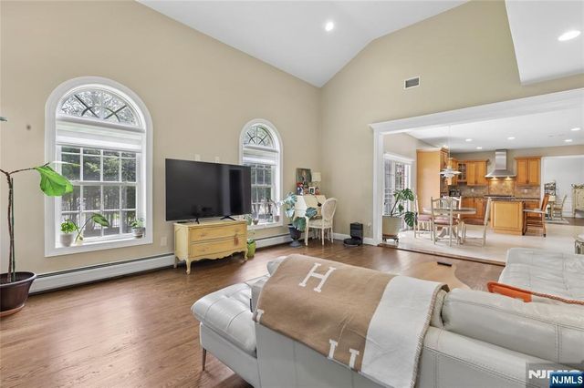 4 Leoson Parkway, Old Tappan, NJ 07675