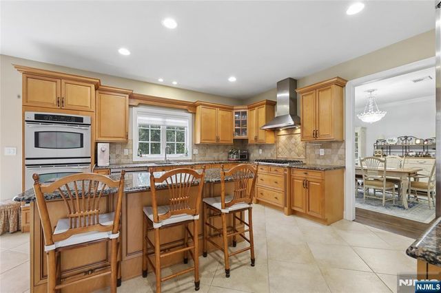 4 Leoson Parkway, Old Tappan, NJ 07675