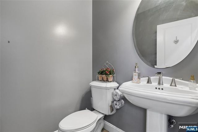 4 Leoson Parkway, Old Tappan, NJ 07675