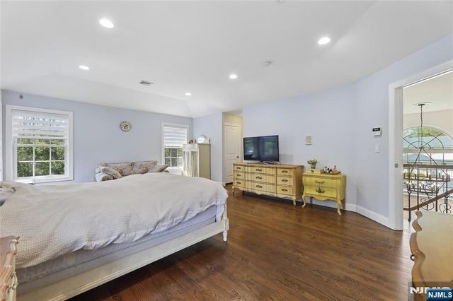 4 Leoson Parkway, Old Tappan, NJ 07675