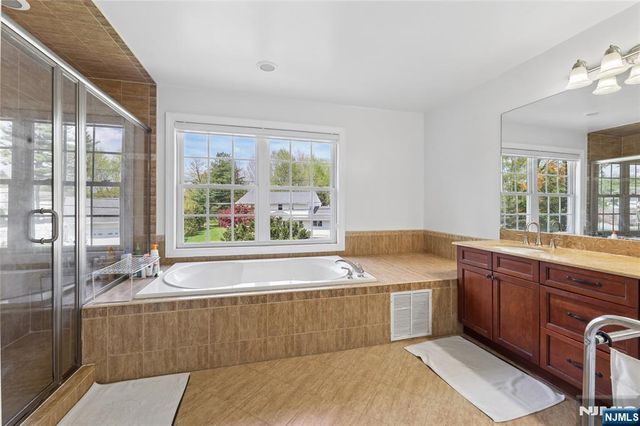 4 Leoson Parkway, Old Tappan, NJ 07675