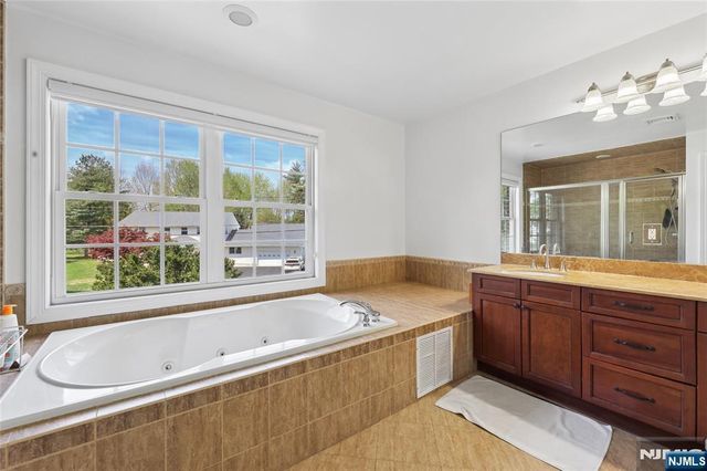 4 Leoson Parkway, Old Tappan, NJ 07675