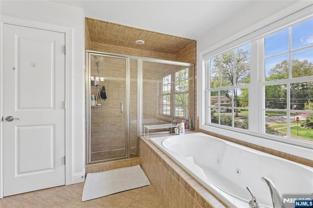 4 Leoson Parkway, Old Tappan, NJ 07675