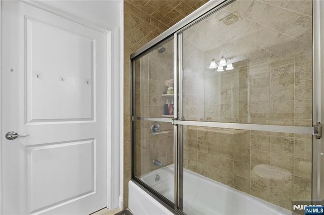 4 Leoson Parkway, Old Tappan, NJ 07675