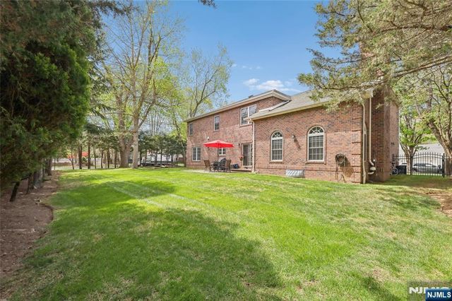 4 Leoson Parkway, Old Tappan, NJ 07675