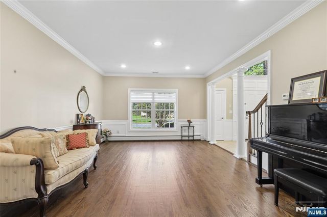 4 Leoson Parkway, Old Tappan, NJ 07675