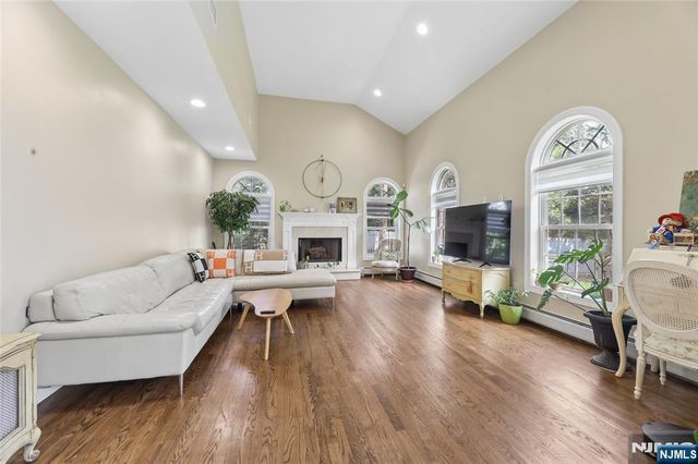 4 Leoson Parkway, Old Tappan, NJ 07675