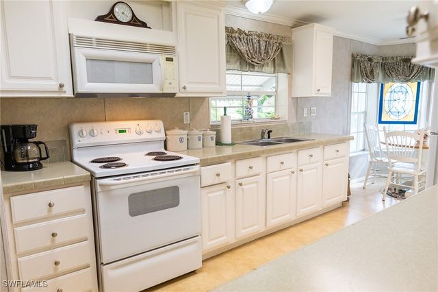 933 YACHT CLUB WAY, Moore Haven, FL 33471