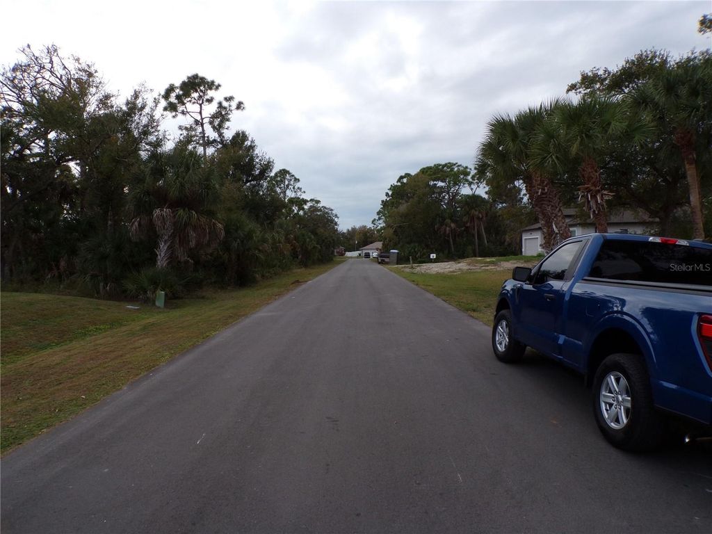 Image 9 of property listing at 9191 HILLBURN TERRACE, Englewood, FL 34224