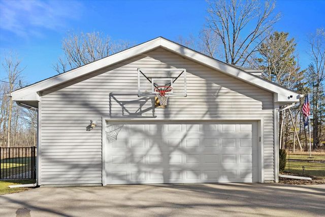712 Shady LANE, Mequon, WI 53097
