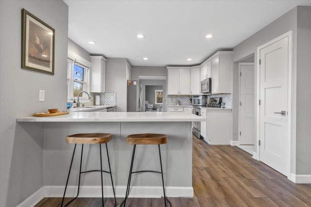 712 Shady LANE, Mequon, WI 53097