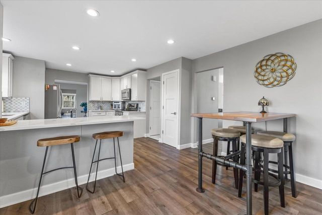 712 Shady LANE, Mequon, WI 53097