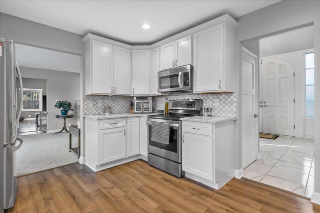 712 Shady LANE, Mequon, WI 53097