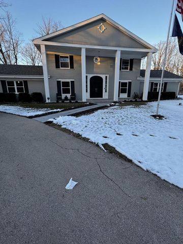 712 W Shady LANE, Mequon, WI 53097