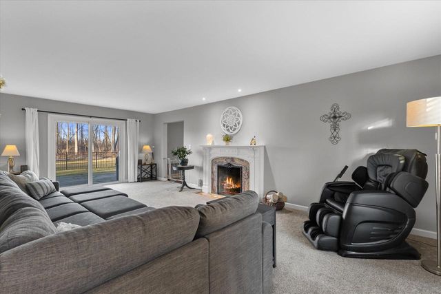 712 Shady LANE, Mequon, WI 53097