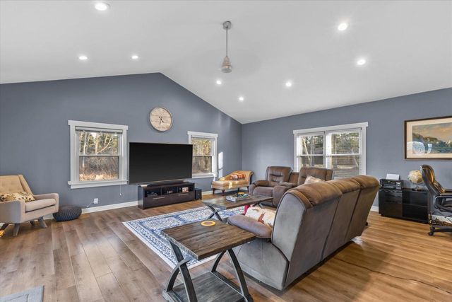 712 Shady LANE, Mequon, WI 53097