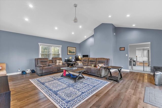 712 Shady LANE, Mequon, WI 53097