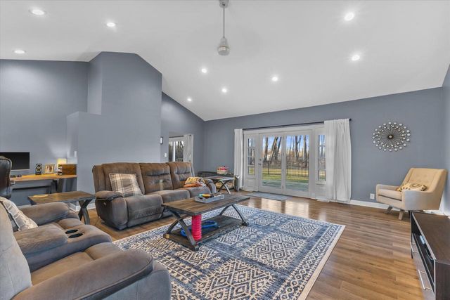 712 Shady LANE, Mequon, WI 53097