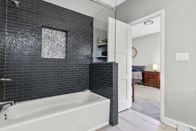 712 Shady LANE, Mequon, WI 53097