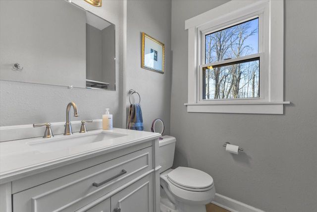 712 Shady LANE, Mequon, WI 53097