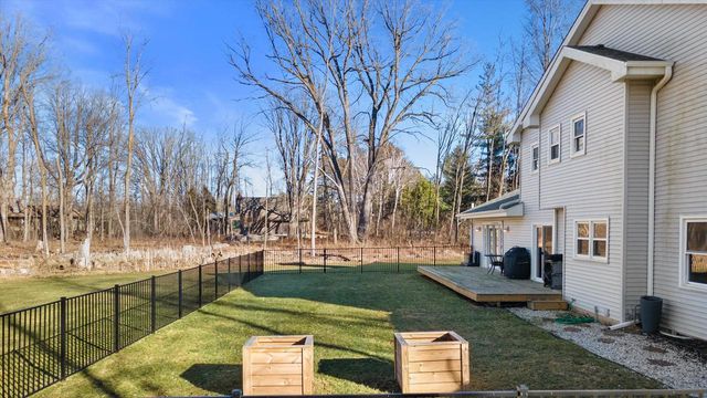 712 Shady LANE, Mequon, WI 53097