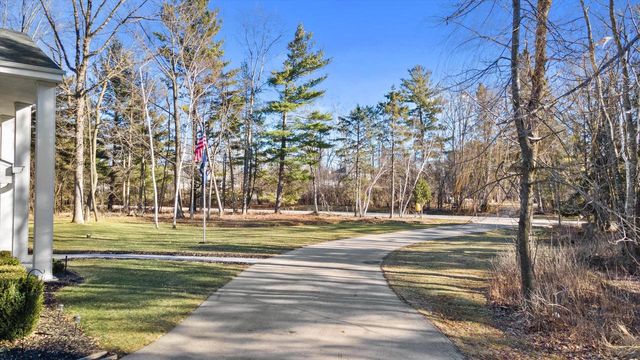 712 Shady LANE, Mequon, WI 53097