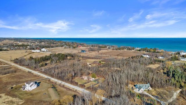 712 Shady LANE, Mequon, WI 53097