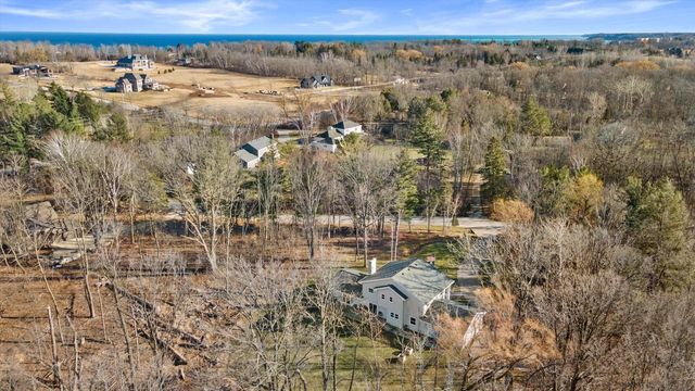 712 Shady LANE, Mequon, WI 53097