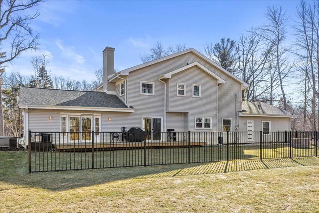 712 Shady LANE, Mequon, WI 53097